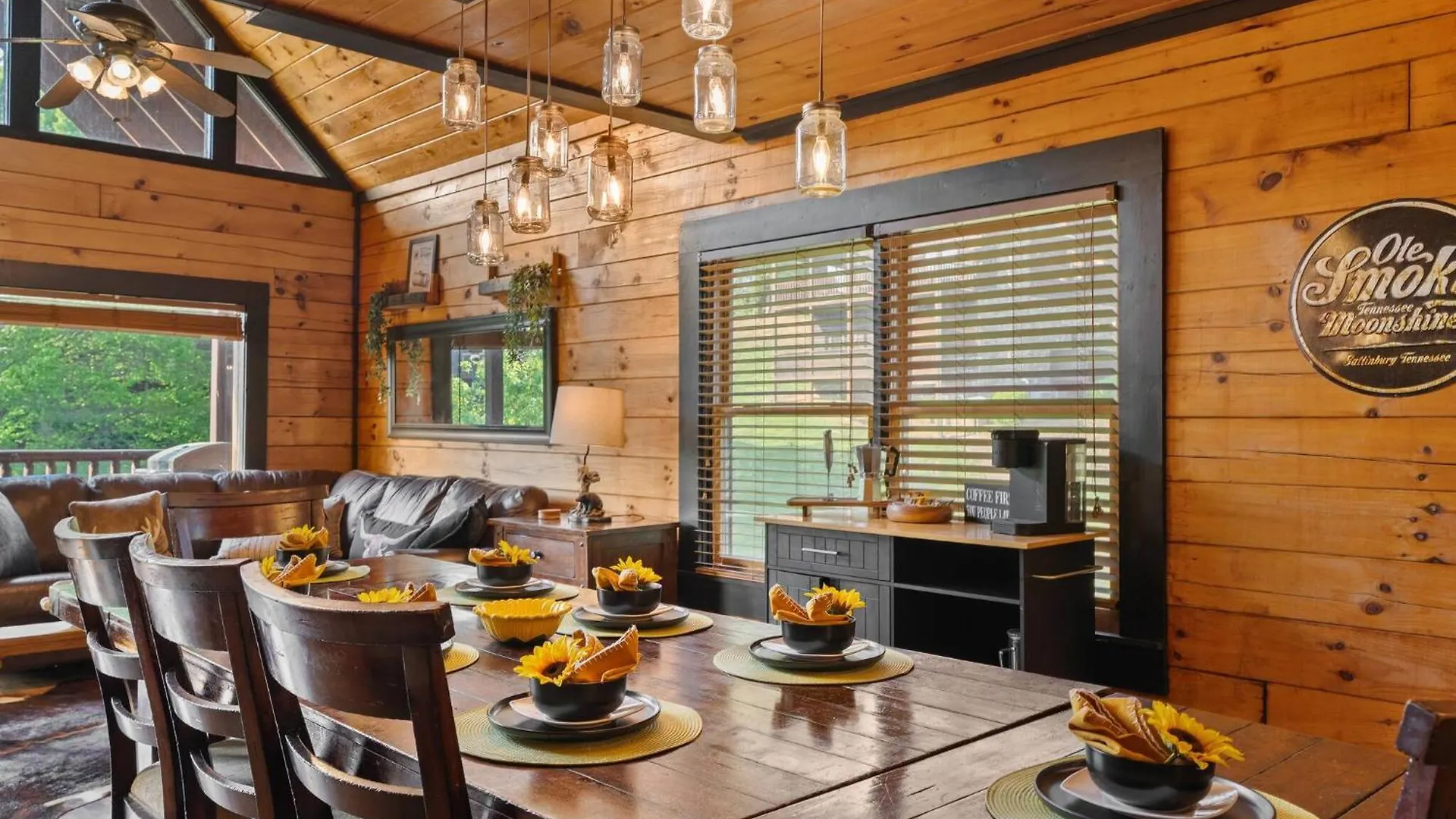 Tatil Evi Smoky Moonshine Manor W Hot Tub! Pigeon Forge
