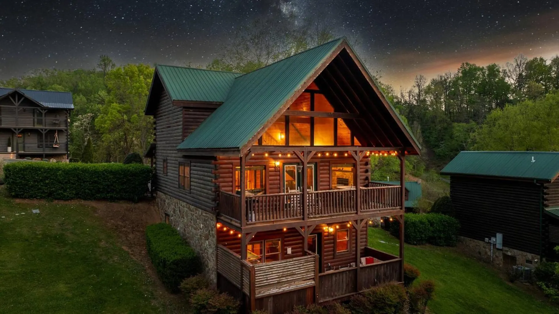 Smoky Moonshine Manor W Hot Tub! *