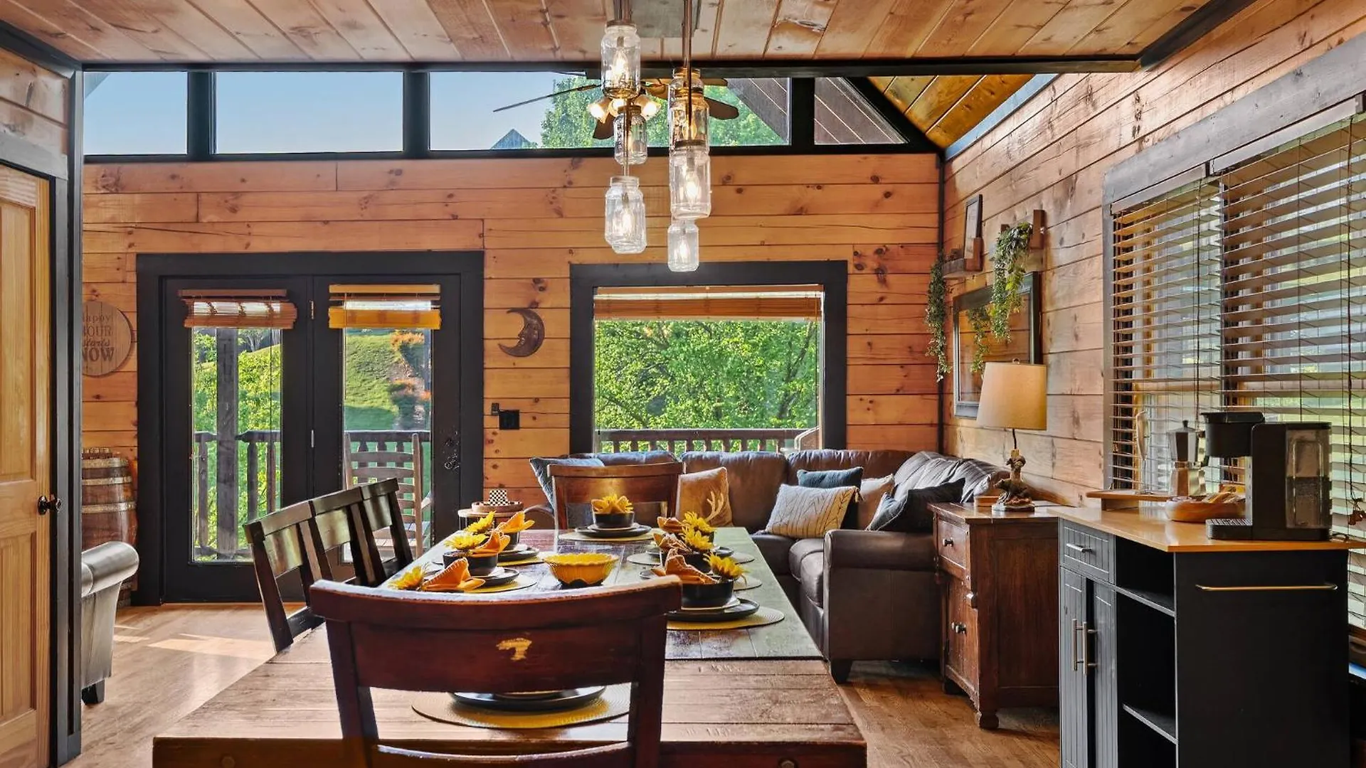 Smoky Moonshine Manor W Hot Tub! Tatil Evi Pigeon Forge