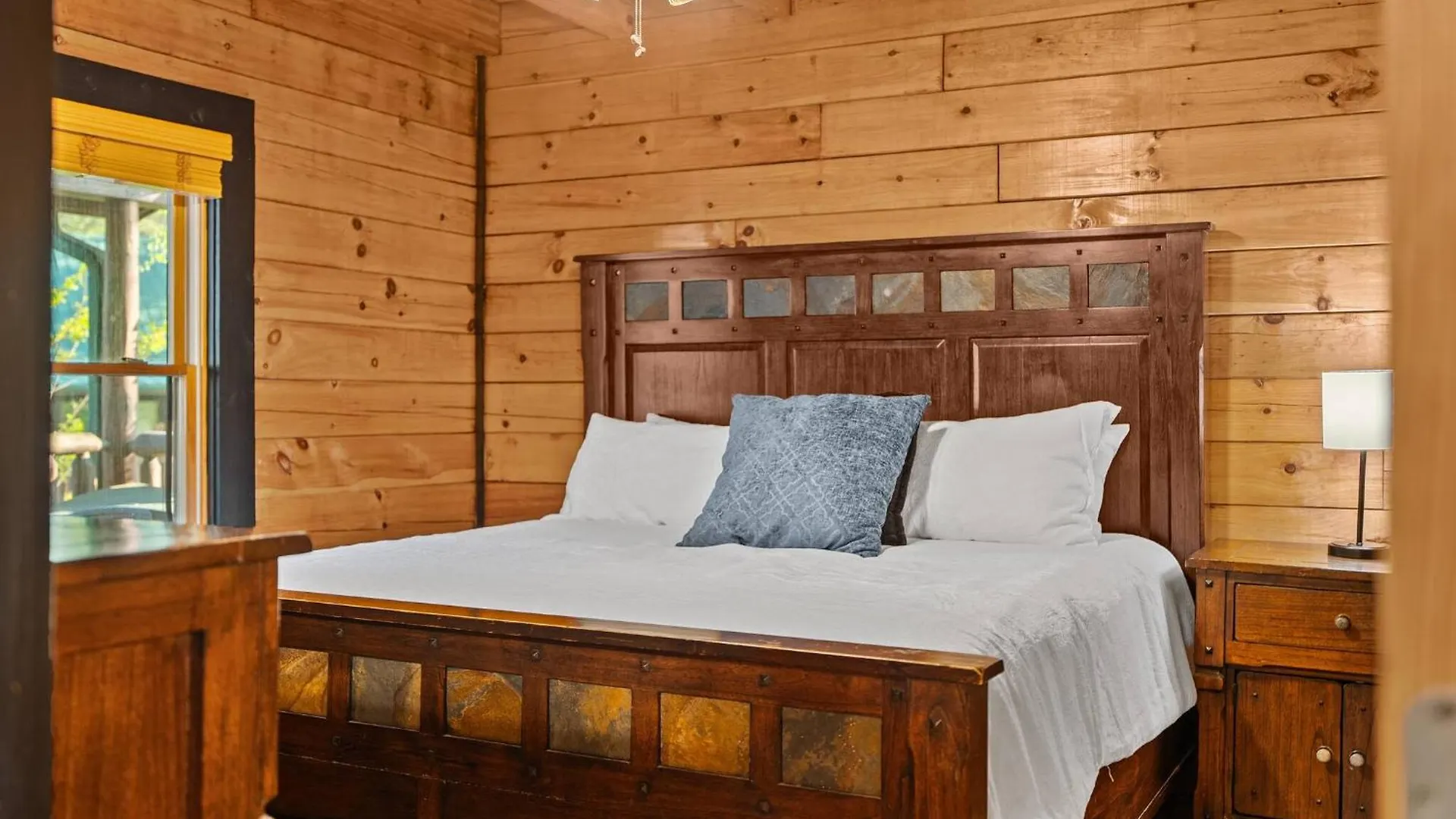Smoky Moonshine Manor W Hot Tub! Pigeon Forge