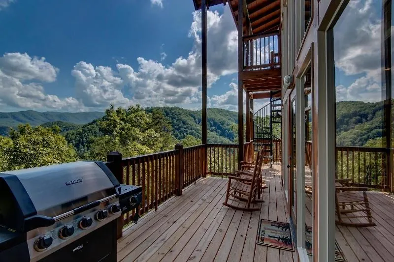 Bare Fu't Chateau, Free Tickets, No Catch! * Pigeon Forge