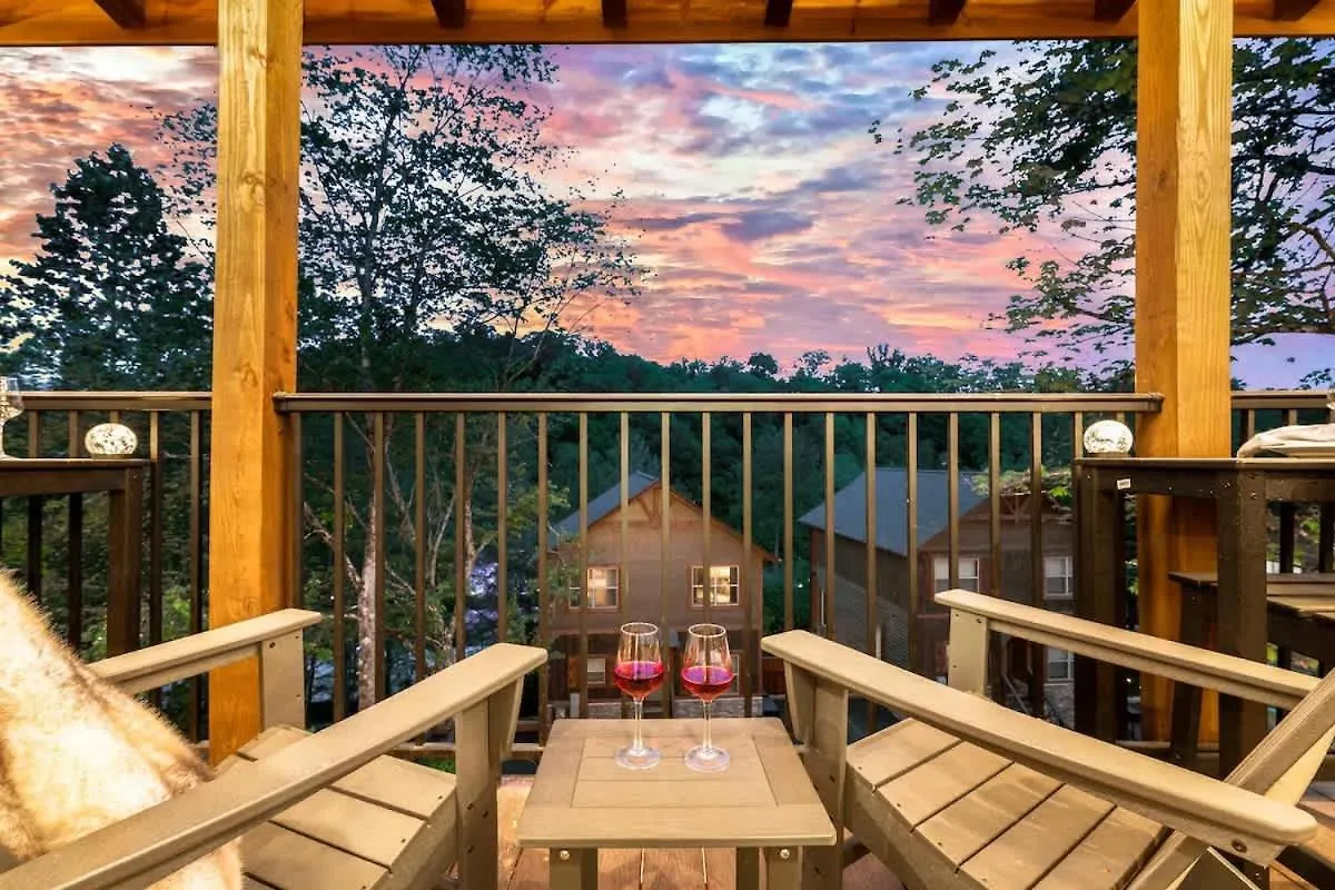 Ridgetop Hideaway *