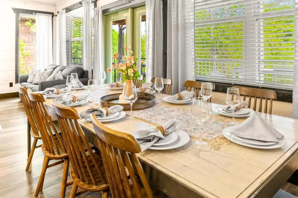بيت للعطل Ridgetop Hideaway