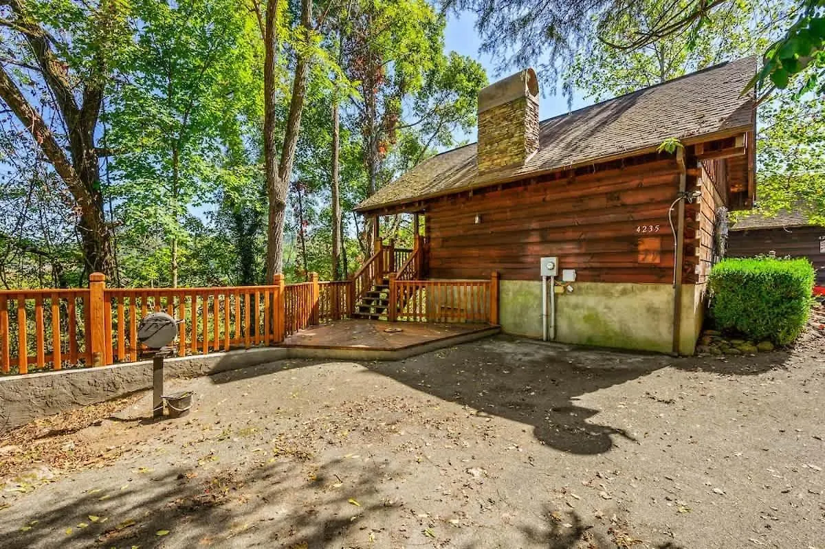 Do Not Disturb - Smoky Mountain Cabin, Hot Tub, Fireplace *