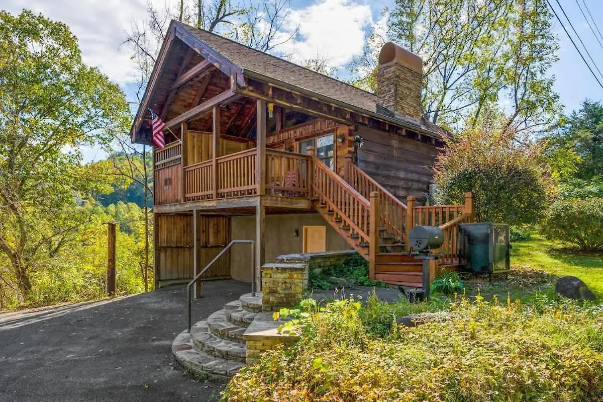 Cozy Log In The Heart Of Pigeon Forge. Hot Tub. Honeymoon! Sleeps 2 Дом отдыха Пиджен-Фордж