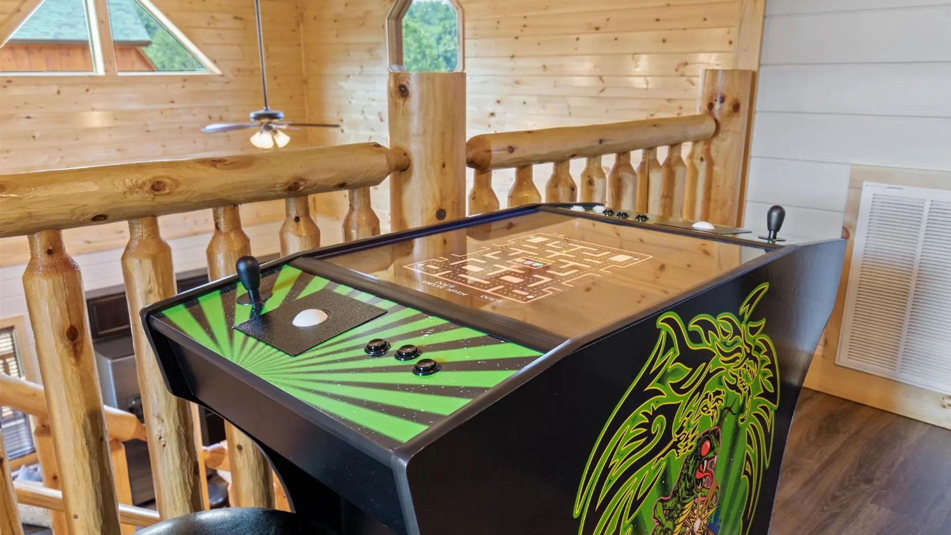 Sasquatch Splash Premier Private Pool With Hot Tub, Mtn Views, Arcade Games, Excellent Location *
