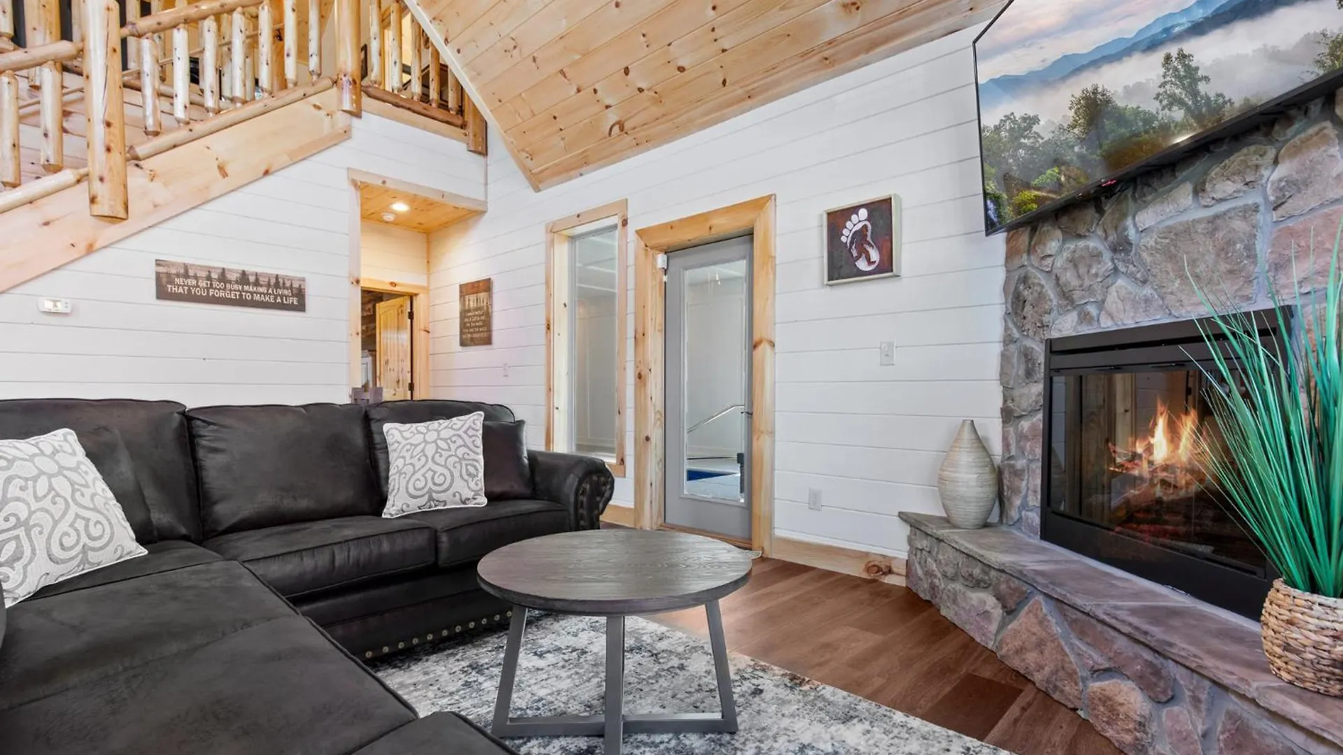 Tatil Evi Sasquatch Splash Premier Private Pool With Hot Tub, Mtn Views, Arcade Games, Excellent Location Pigeon Forge