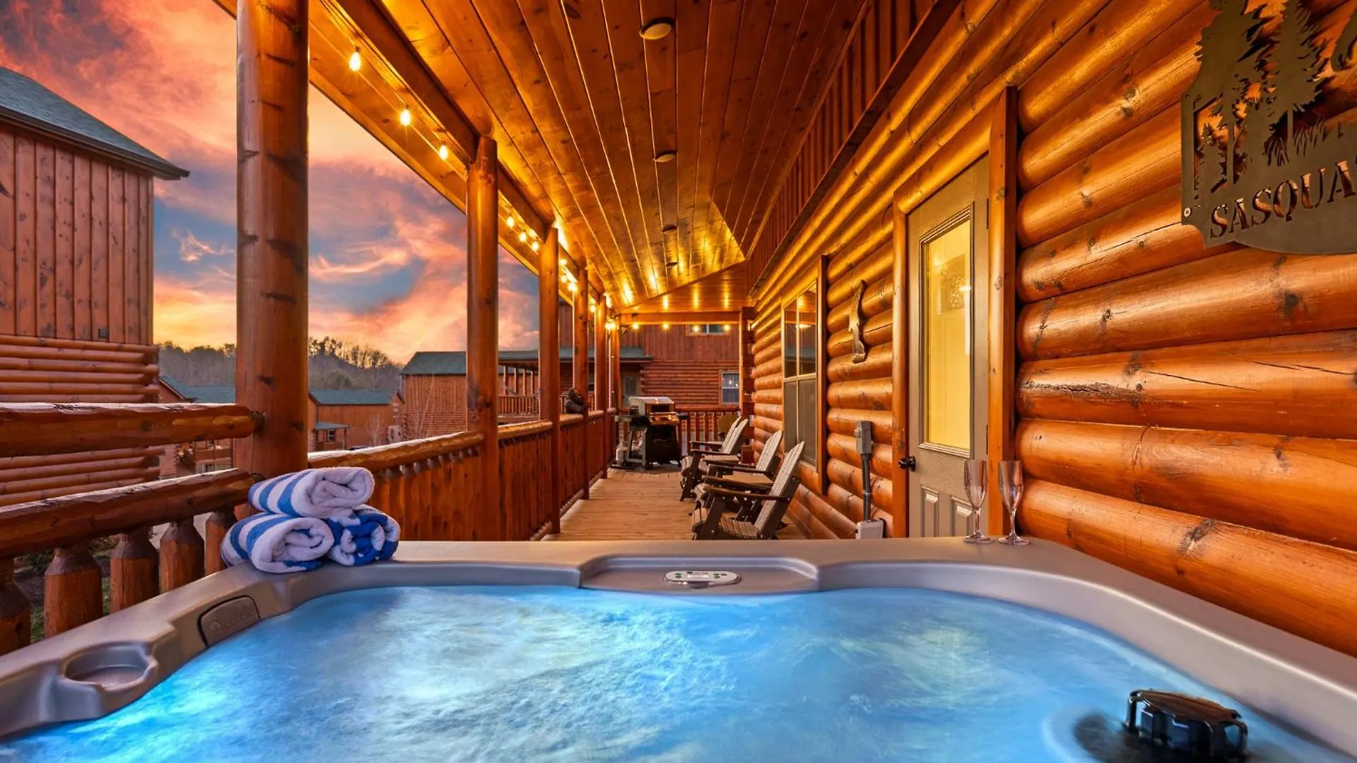 Sasquatch Splash Premier Private Pool With Hot Tub, Mtn Views, Arcade Games, Excellent Location * Pigeon Forge