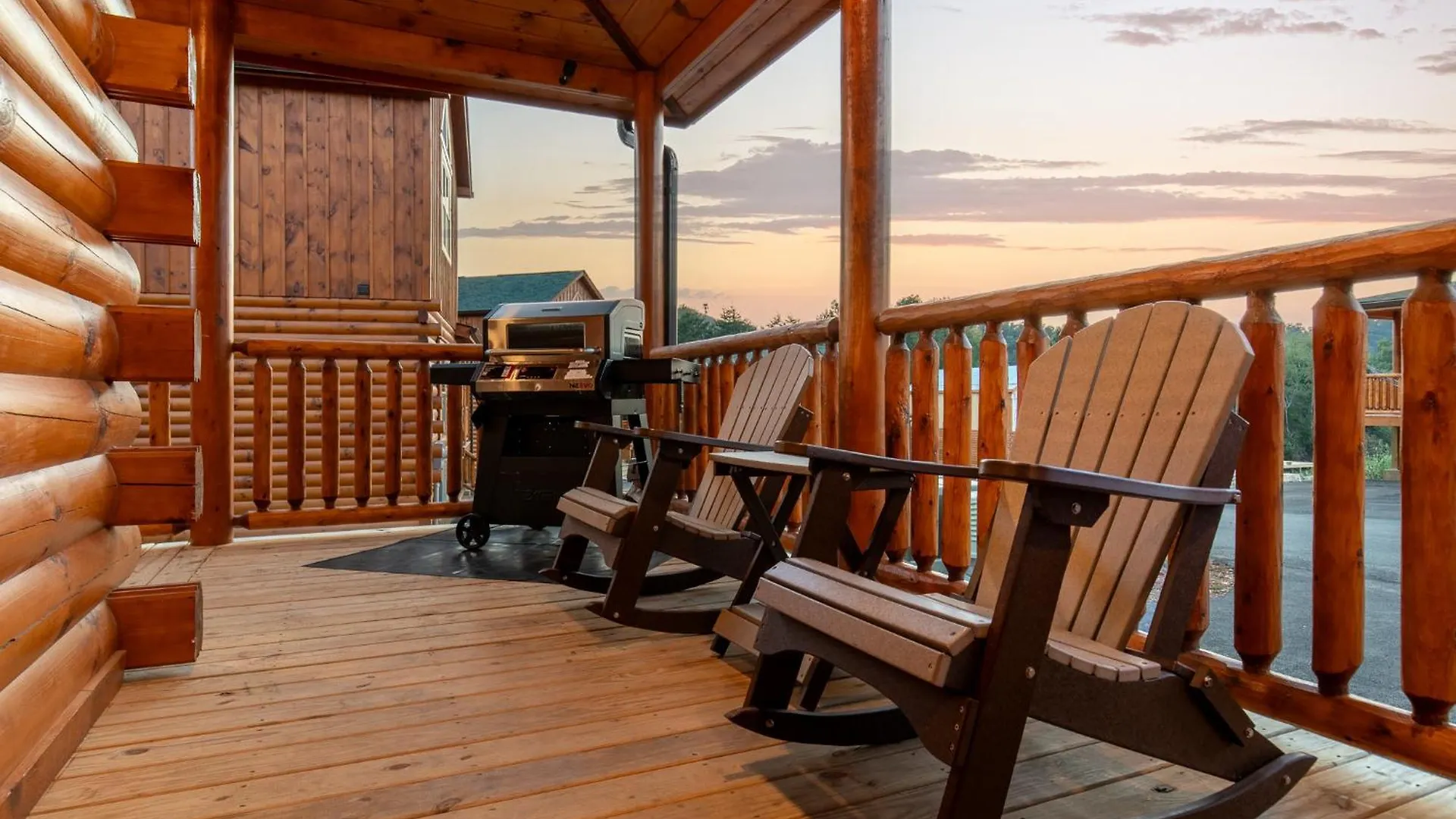 Sasquatch Splash Premier Private Pool With Hot Tub, Mtn Views, Arcade Games, Excellent Location Tatil Evi *