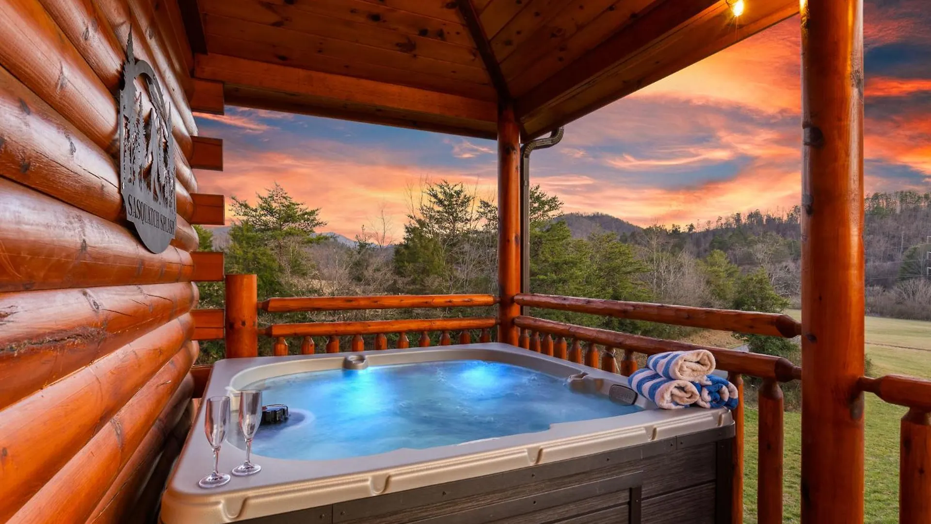 Sasquatch Splash Premier Private Pool With Hot Tub, Mtn Views, Arcade Games, Excellent Location *
