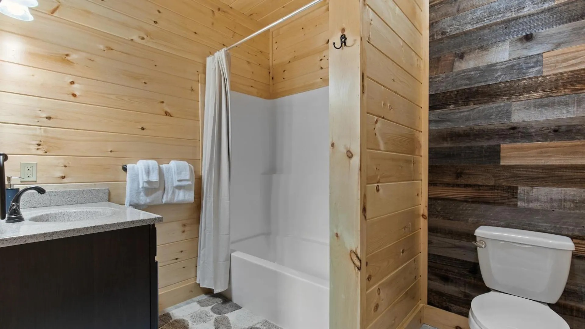 Tatil Evi Sasquatch Splash Premier Private Pool With Hot Tub, Mtn Views, Arcade Games, Excellent Location Pigeon Forge