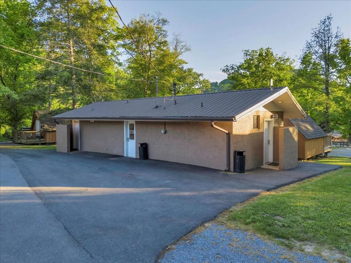 Rustic With Mountain Views And Parking *