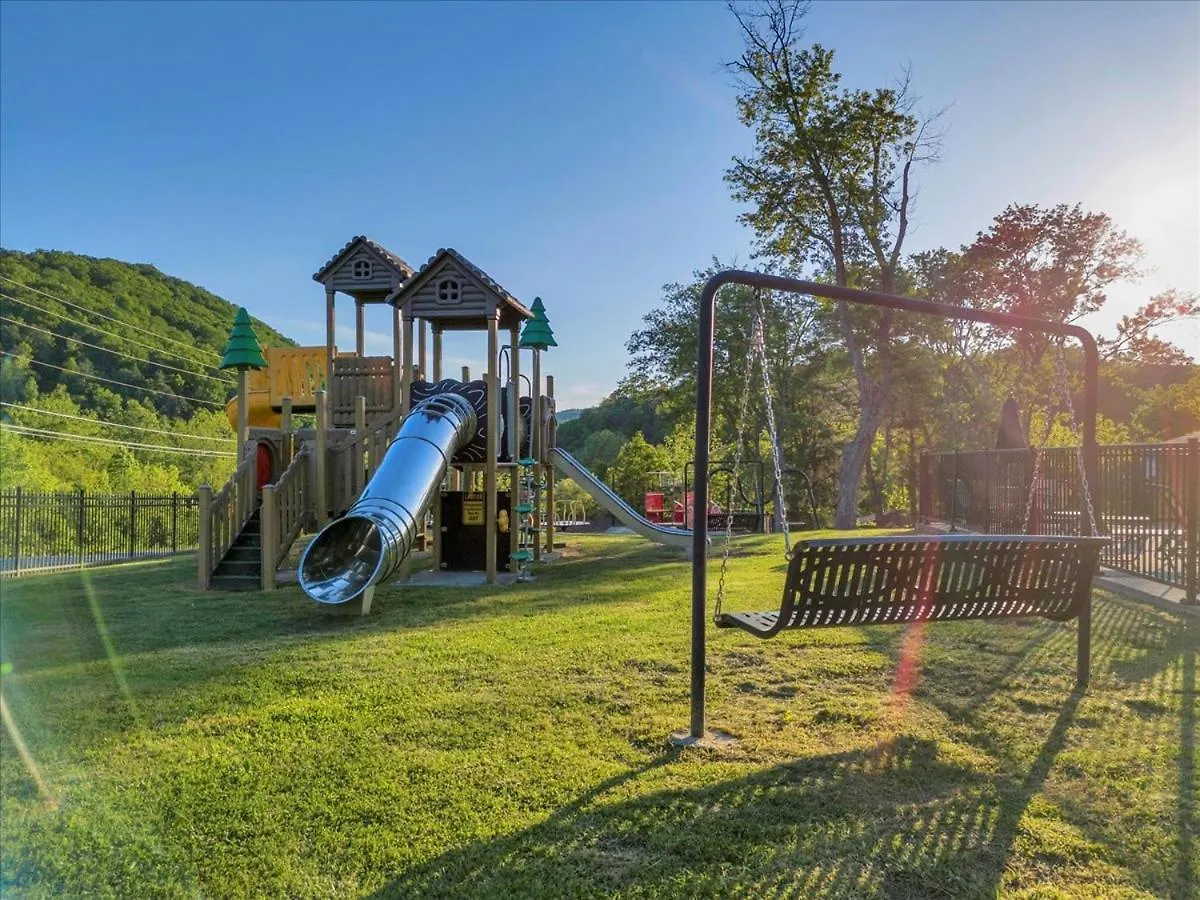 Alpesi faház Rustic With Mountain Views And Parking Pigeon Forge