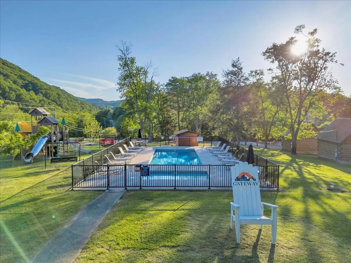 Rustic With Mountain Views And Parking * Pigeon Forge