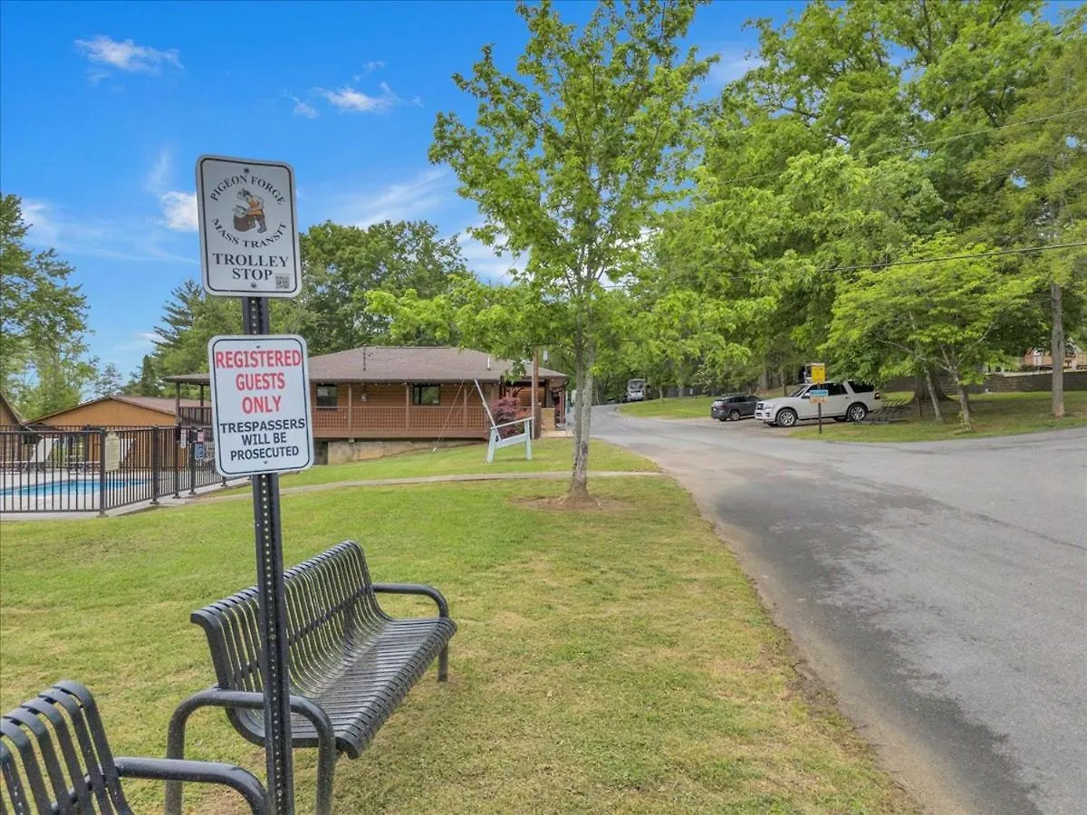 Rustic With Mountain Views And Parking