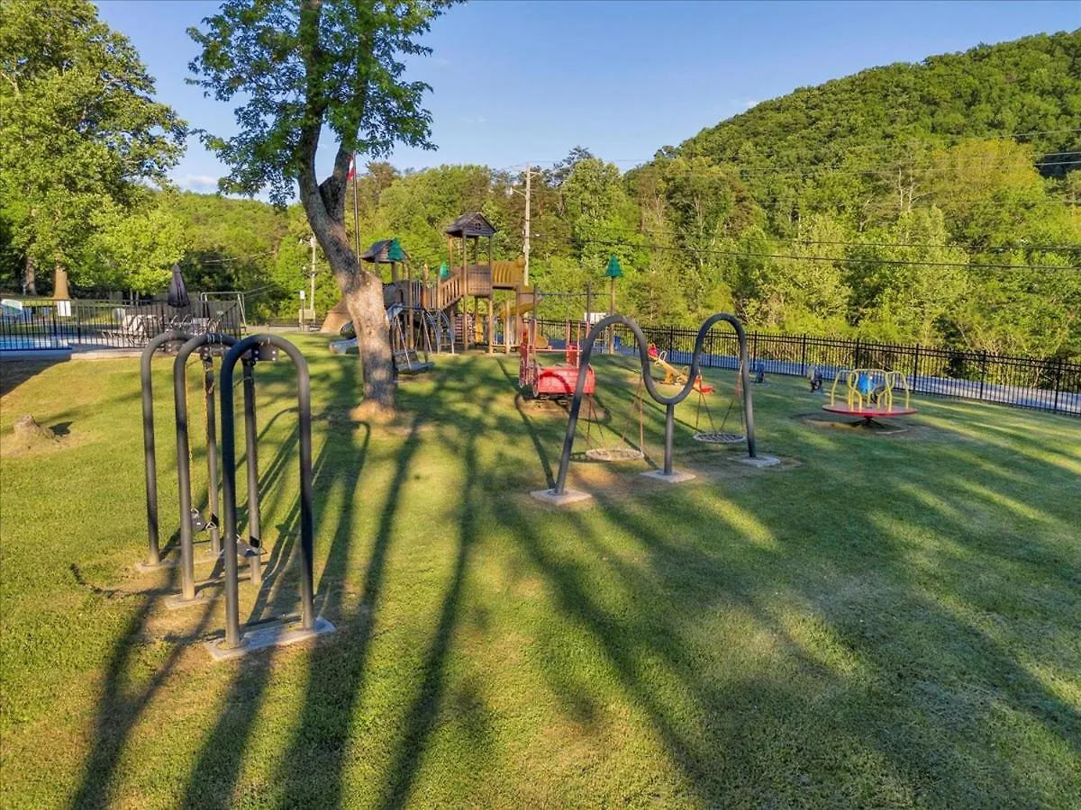 Charming Near Smoky Mountains