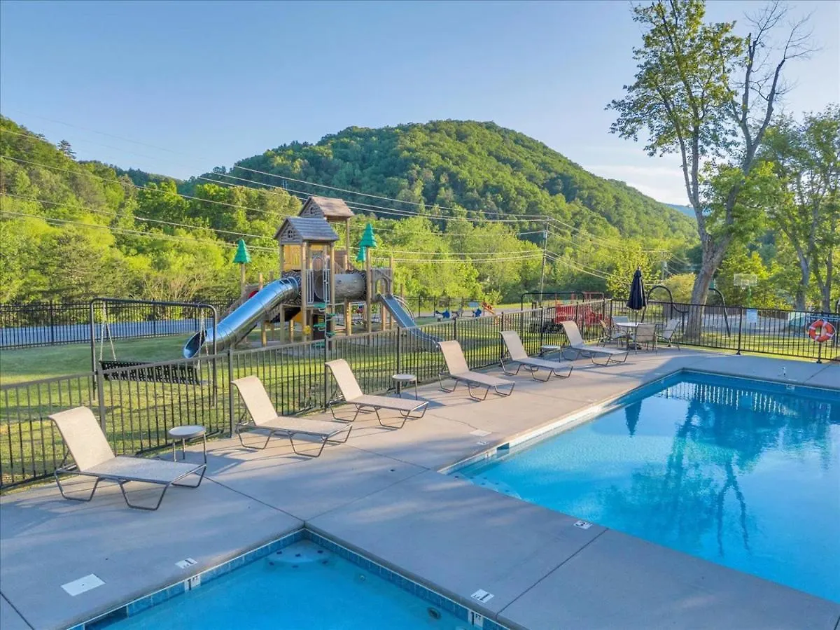 Rustic Getaway Pigeon Forge