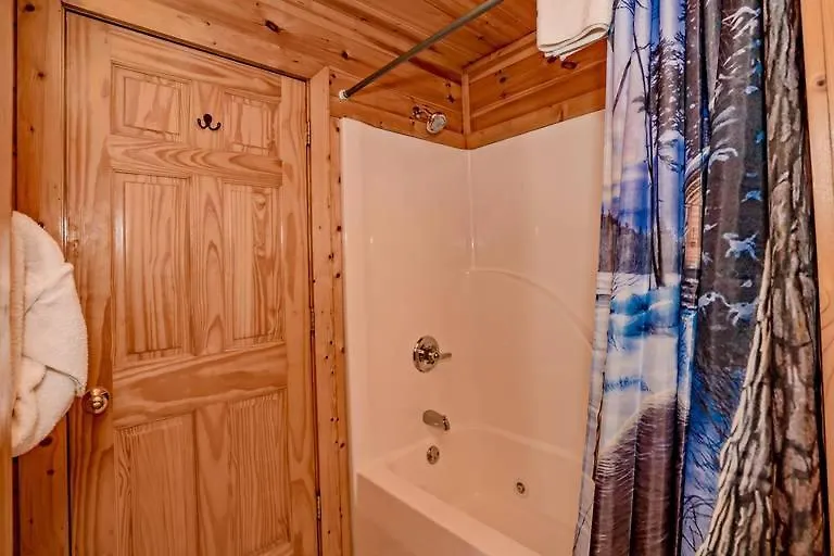 Vakantiehuis Amazing Rocky Views - With Great Views, 2 Hot Tubs, Theater, Game Rm Pigeon Forge