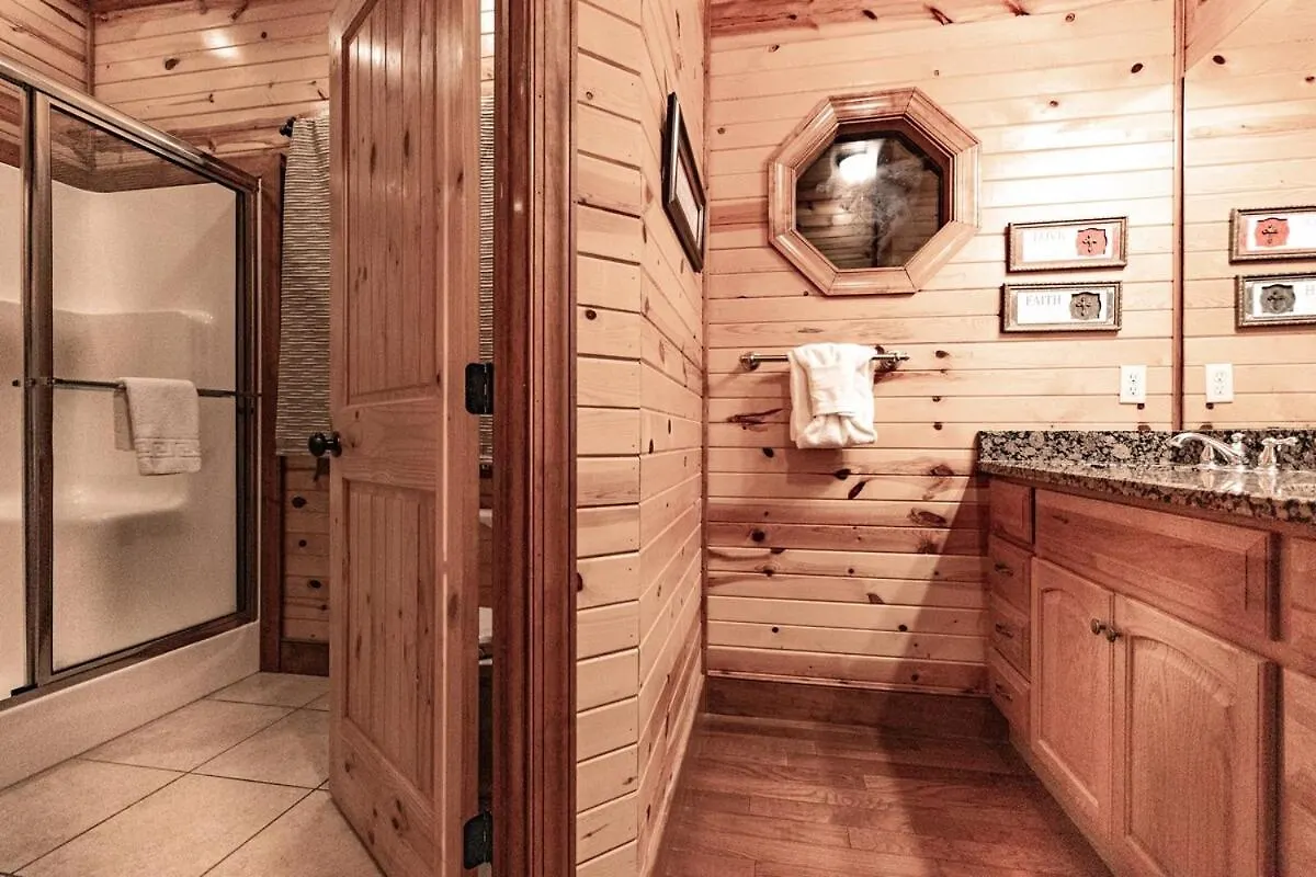 Summer Getaway W Grill Hot Tub & Pool