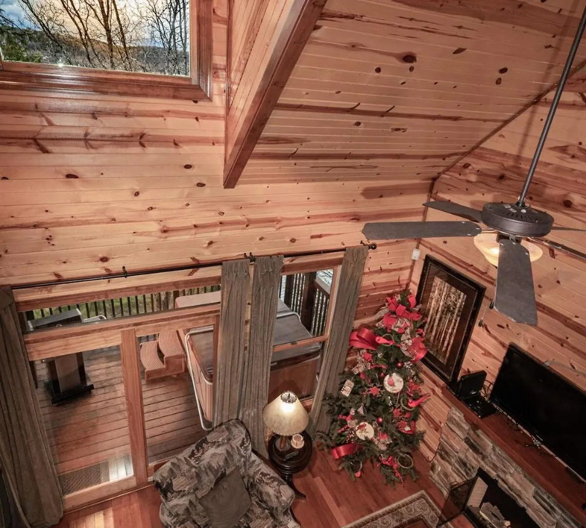 Summer Getaway W Grill Hot Tub & Pool * Pigeon Forge