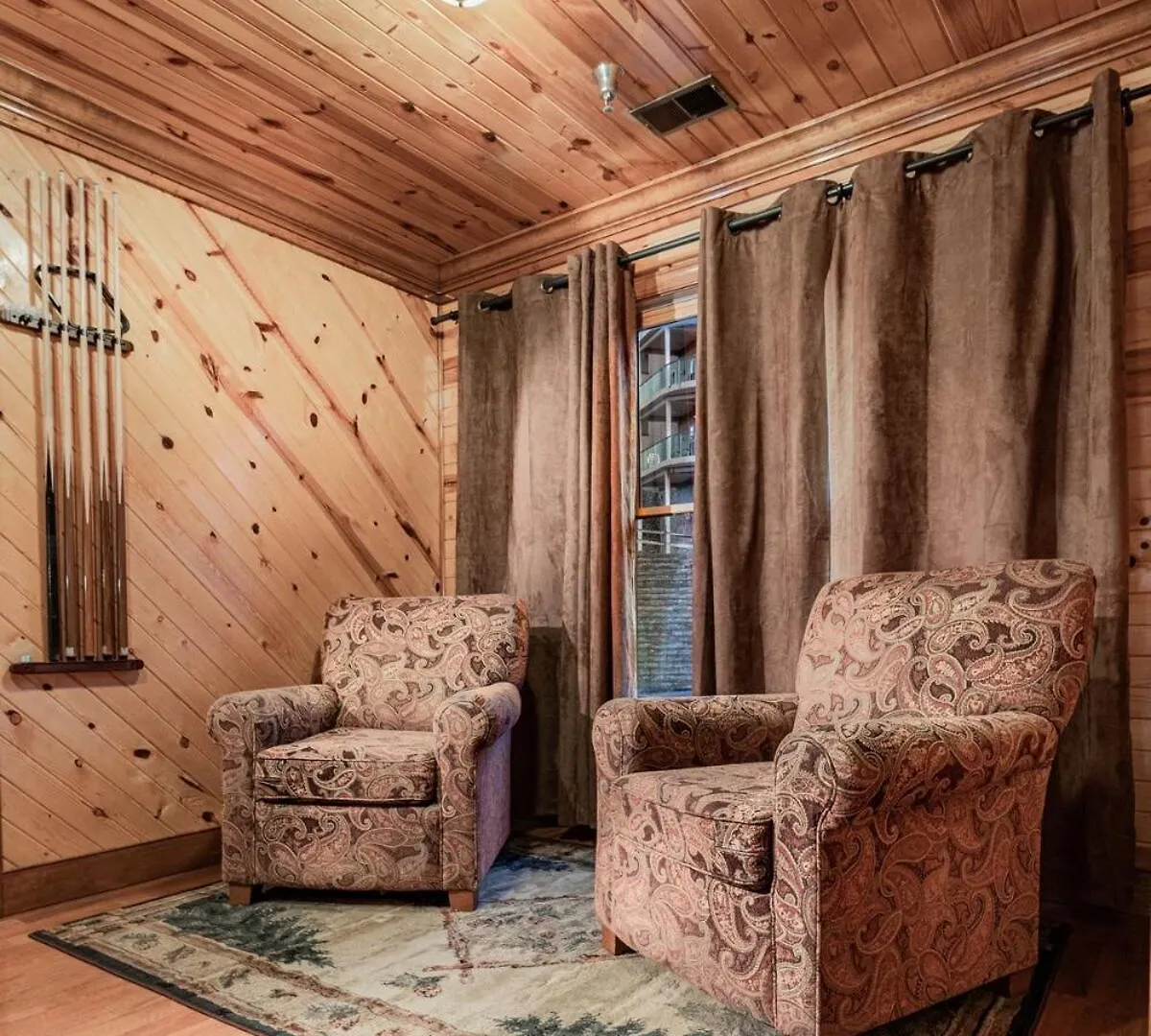Summer Getaway W Grill Hot Tub & Pool Semesterbostad