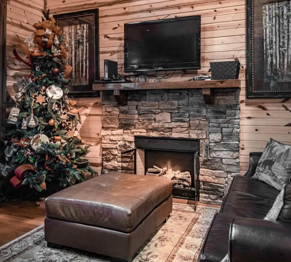 Summer Getaway W Grill Hot Tub & Pool Semesterbostad Pigeon Forge
