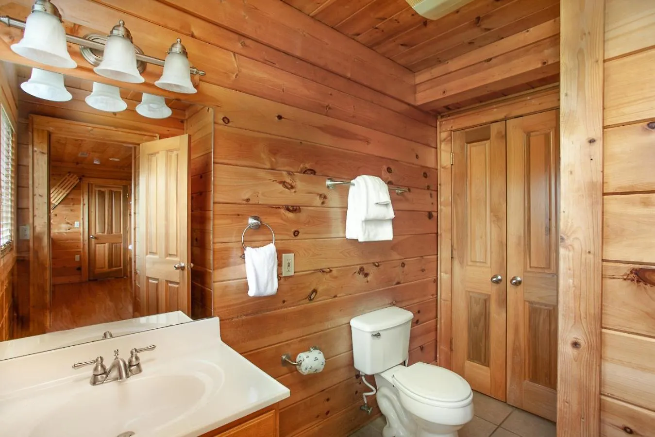 Enchanted Mountain Escape: Hot Tub, Grill, Games! * Pigeon Forge