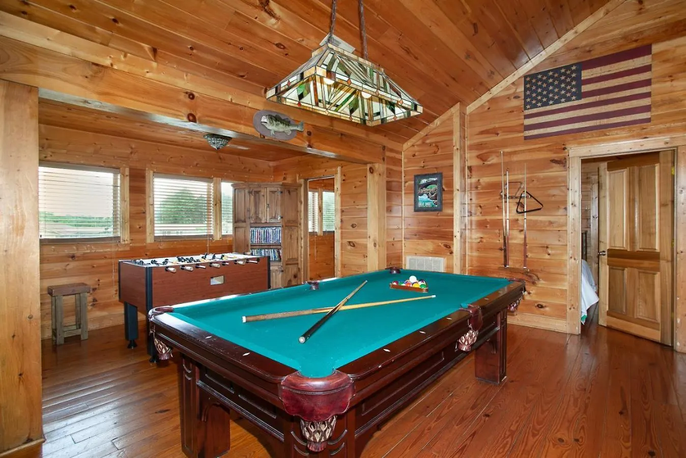 Enchanted Mountain Escape: Hot Tub, Grill, Games! Holiday home *
