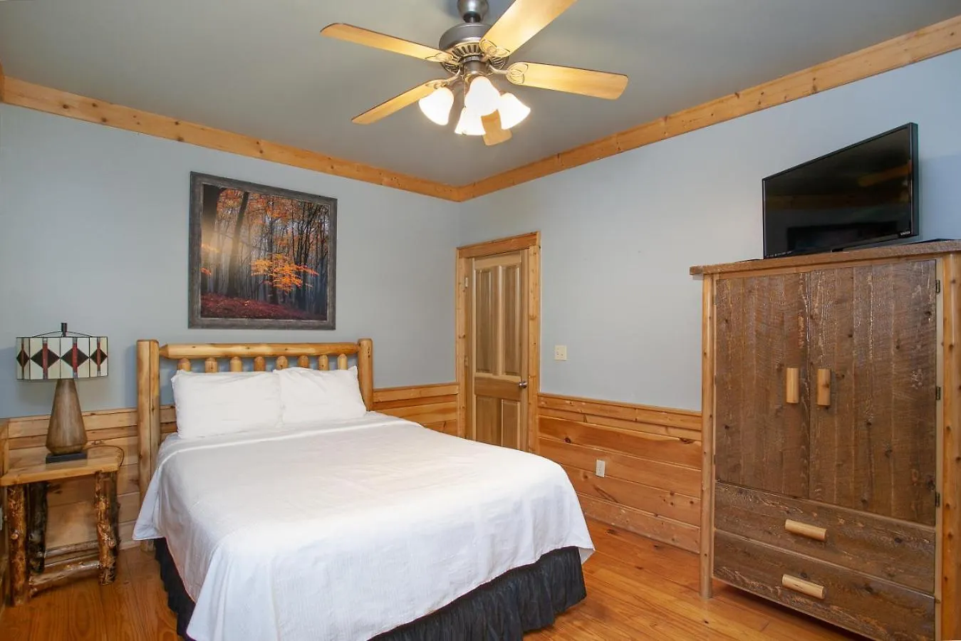 Enchanted Mountain Escape: Hot Tub, Grill, Games! Holiday home Pigeon Forge