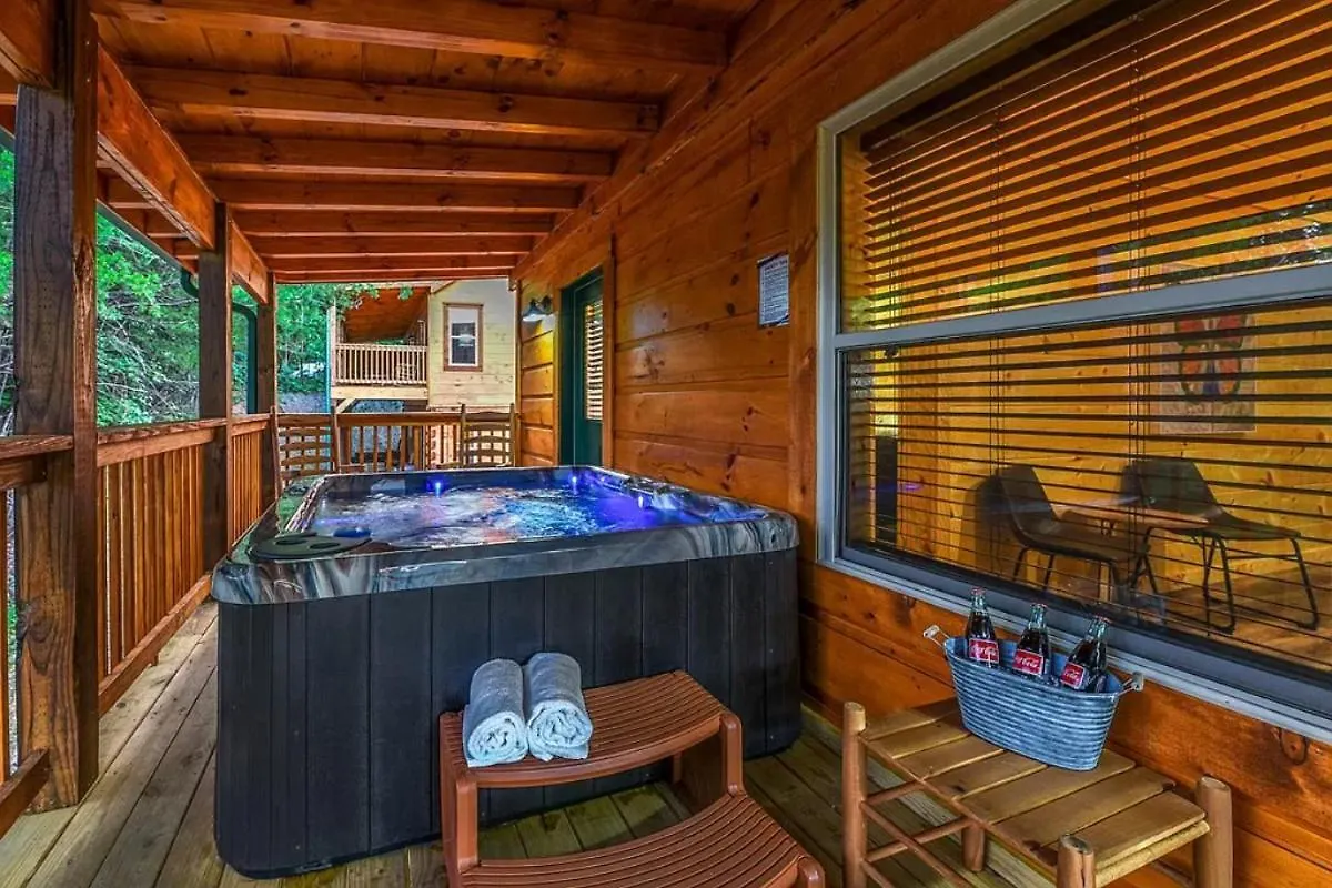 Mountain Getaway By Avada * Pigeon Forge