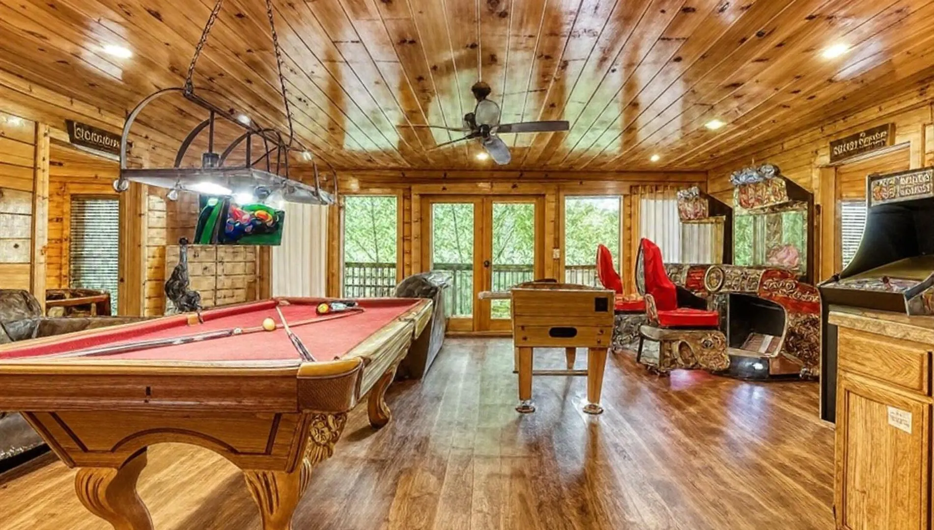 Big Bear Retreat- Game Room, Hot Tub Sleeps 30 * بيدجن فورج