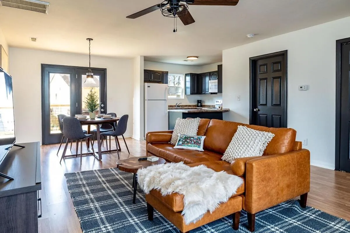 Cozy Retreat W Arcade Hot Tub Near Dolly