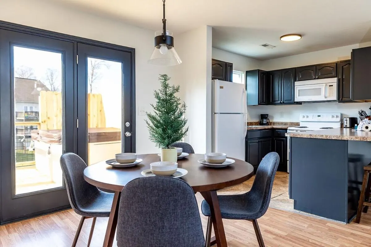 Cozy Retreat W Arcade Hot Tub Near Dolly *