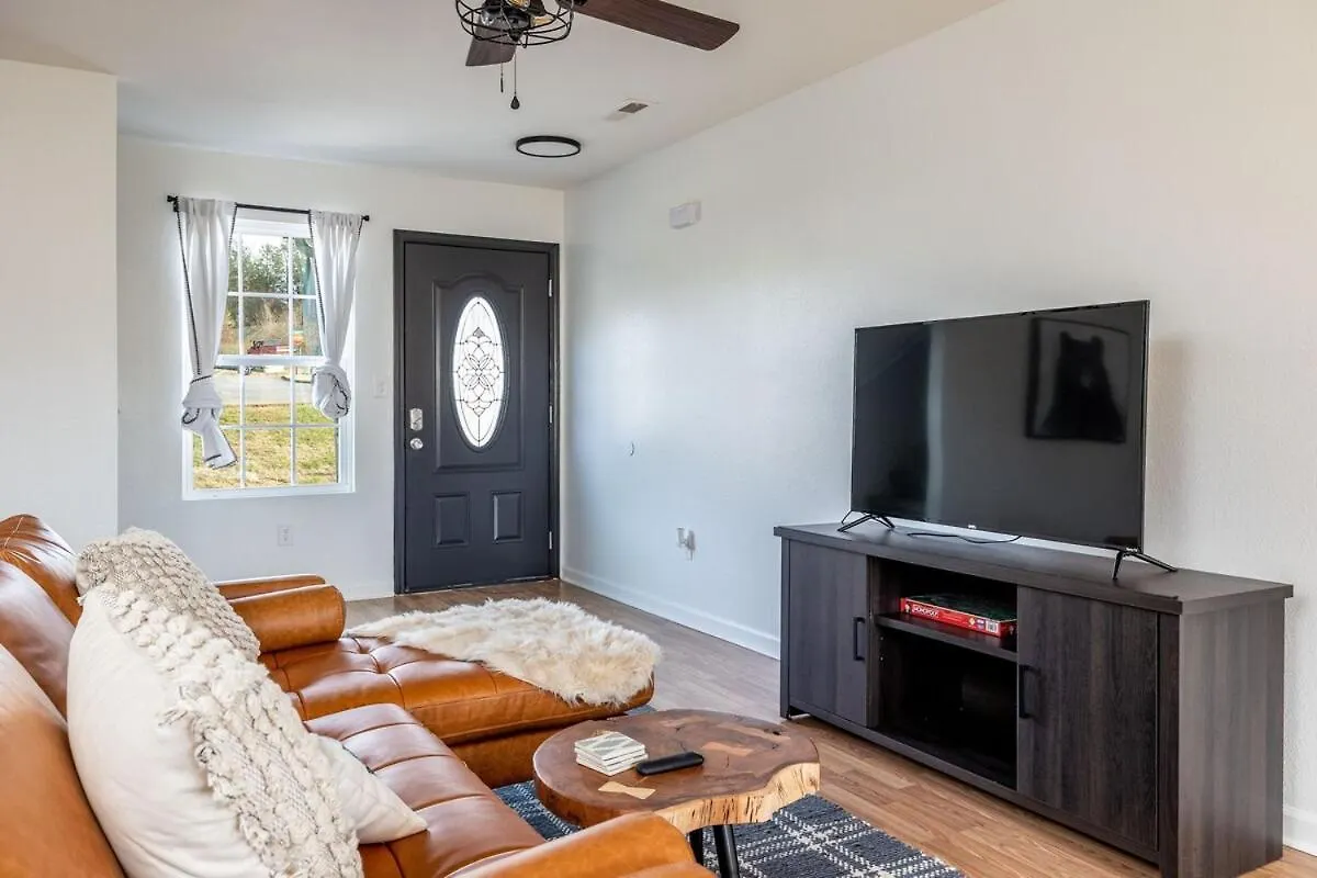 Cozy Retreat W Arcade Hot Tub Near Dolly