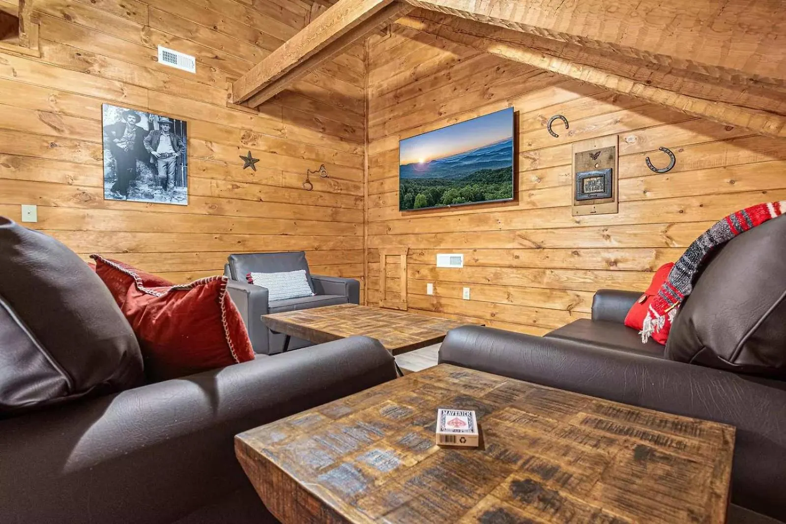 度假居 Smokies Getaway With Fire Pit Game & Hot Tub 鸽子谷