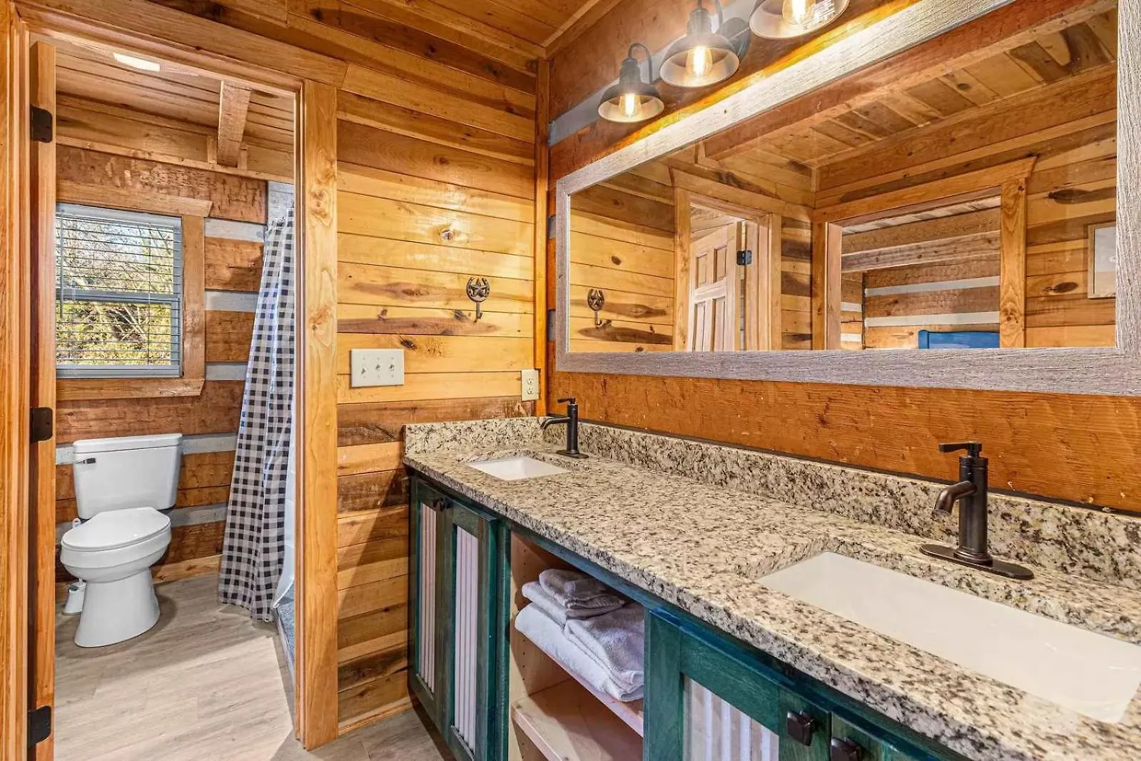 Smokies Getaway With Fire Pit Game & Hot Tub 度假居 *