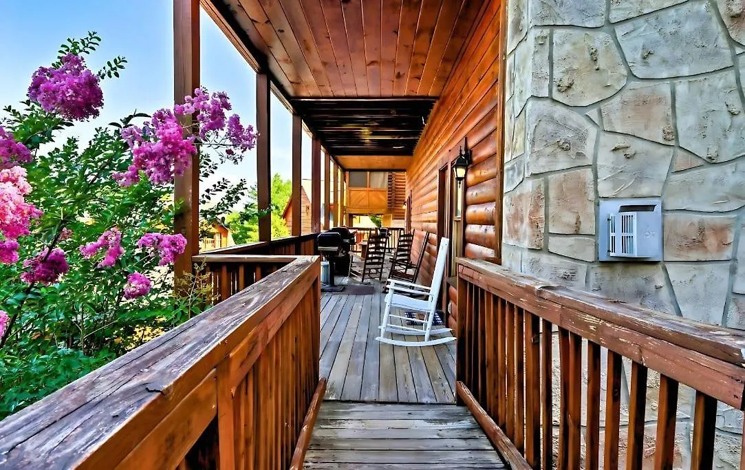 Charming Retreat With Grill Deck & Perks * Pigeon Forge