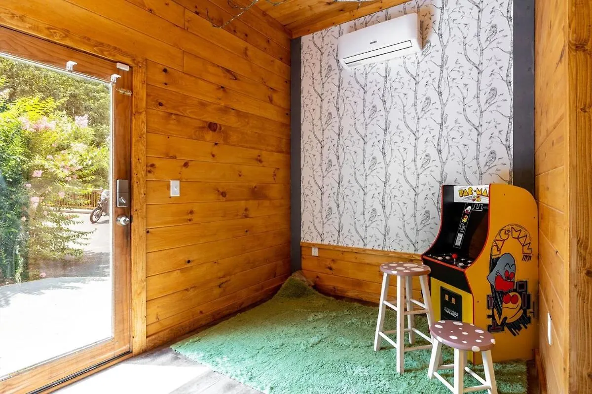 Relaxing Getaway At Smoky Arcade & Pool Casa vacanze
