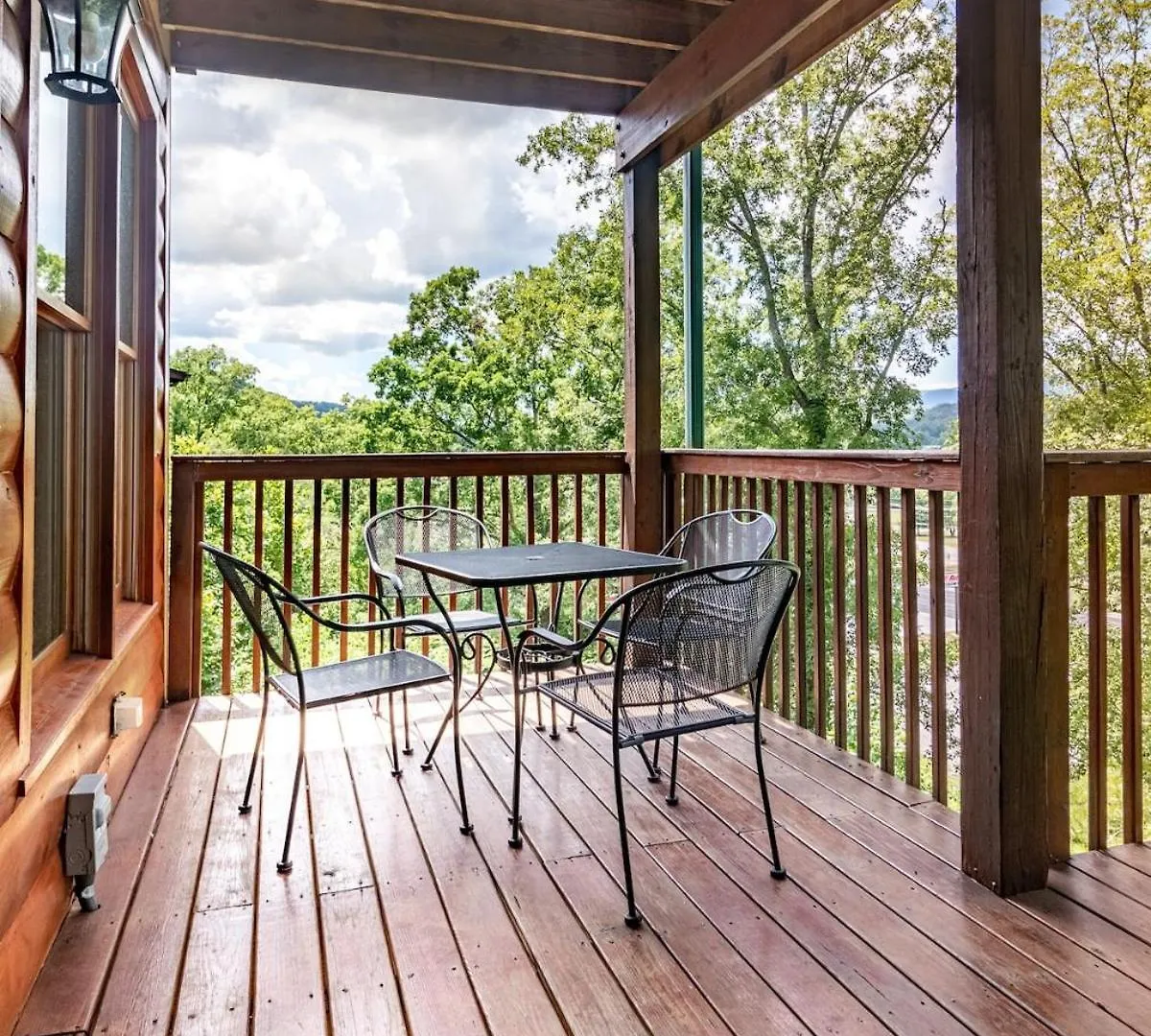 Cozy Haven Near Parkway W Hot Tub & Pool Pigeon Forge