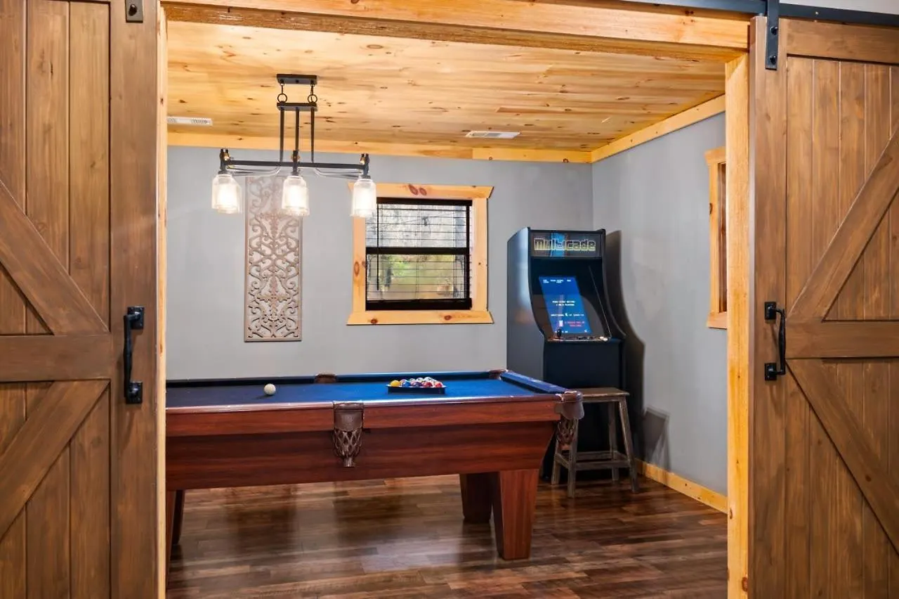 Peaceful Escape W Hot Tub Grill Pool Table Feriehus *