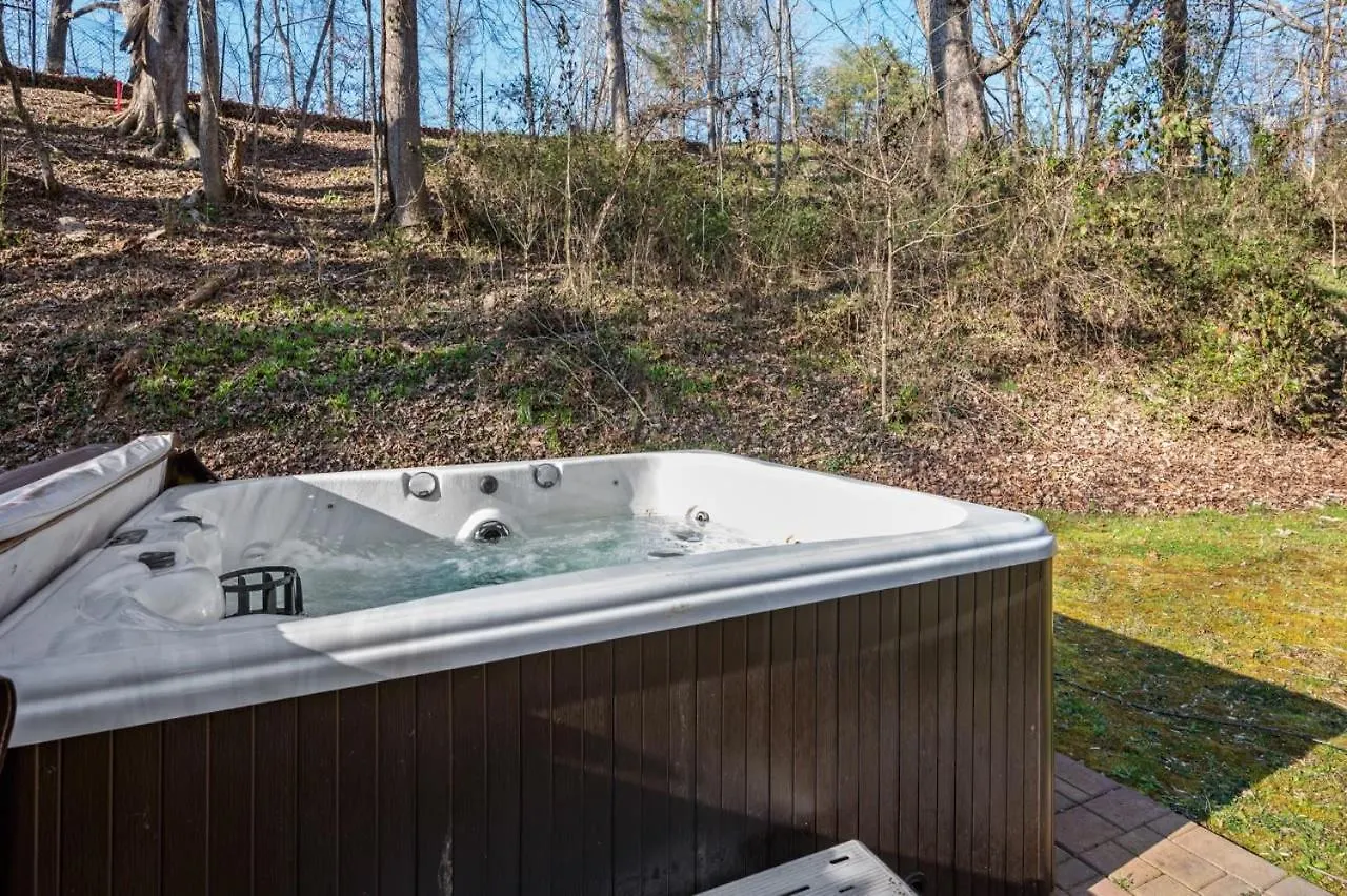 Peaceful Escape W Hot Tub Grill Pool Table * Pigeon Forge