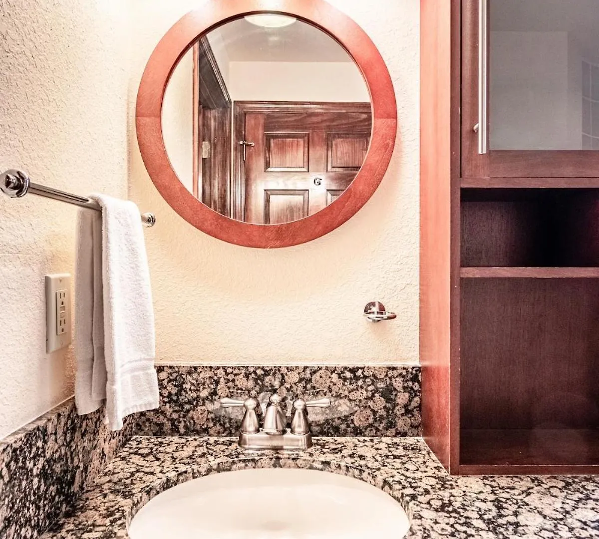 2br Cozy W View Jacuzzi & Pool *