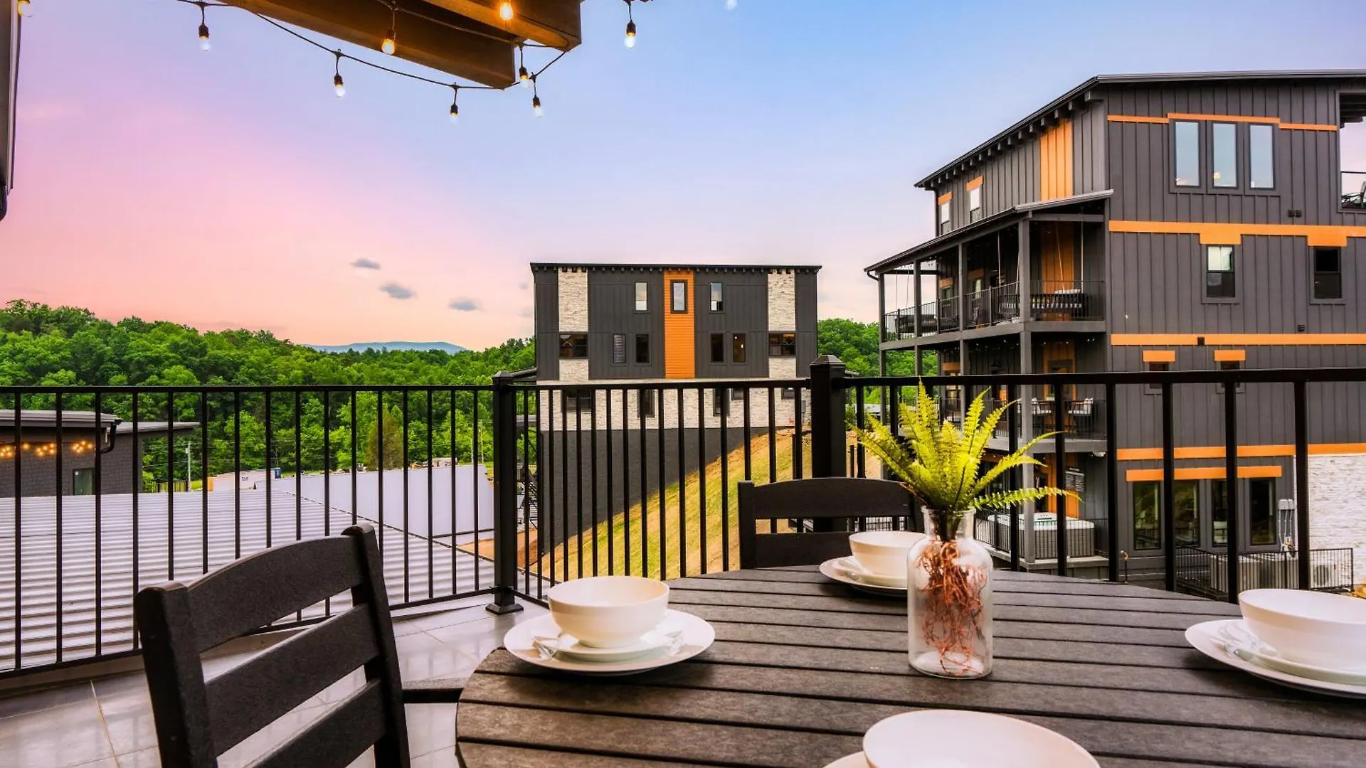 Large Sleeps Up To 66 Water Park Access * Pigeon Forge