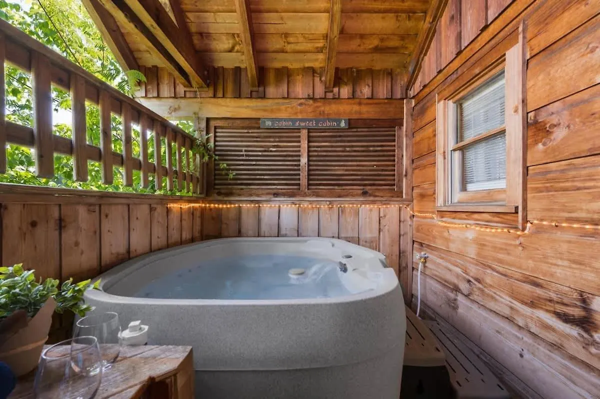 Location Cute Log Fireplace Hot Tub * Pigeon Forge