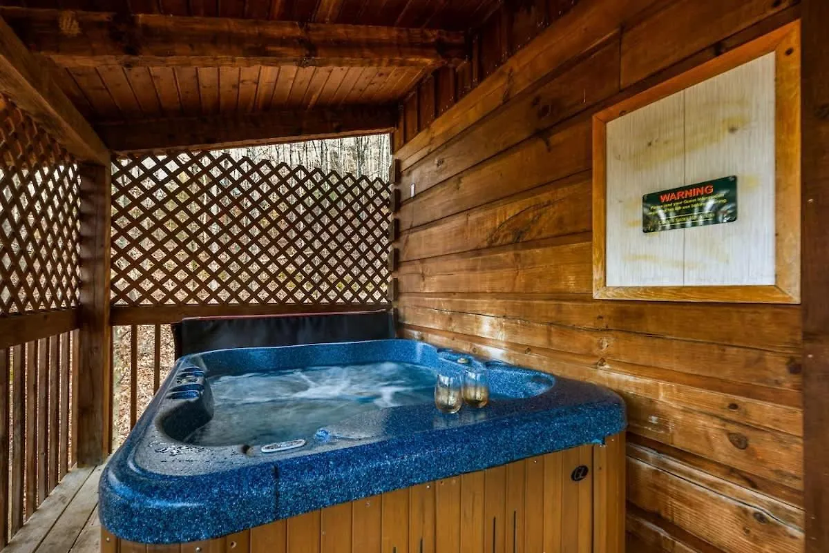 Location-quiet-hottub-fireplace * Pigeon Forge