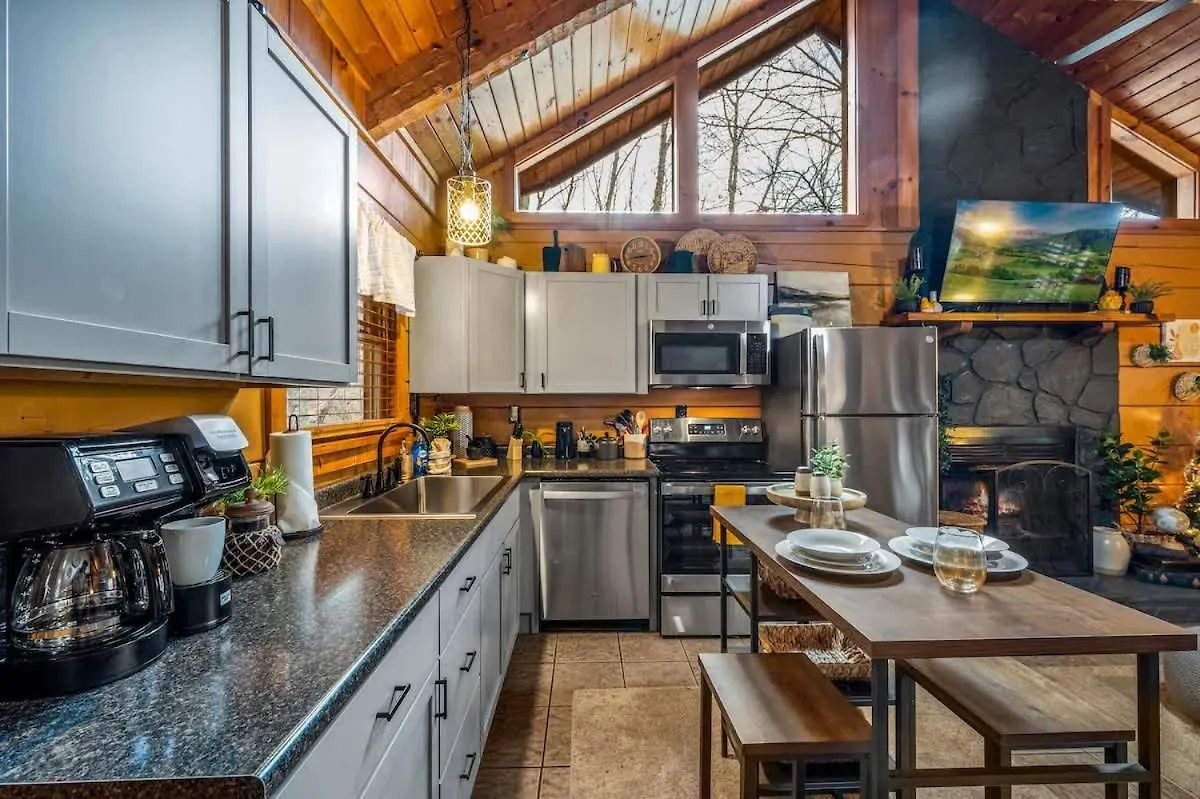 Location-quiet-hottub-fireplace