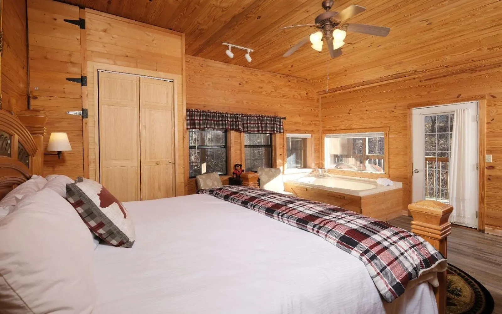 Lovers Paradise Villa Pigeon Forge