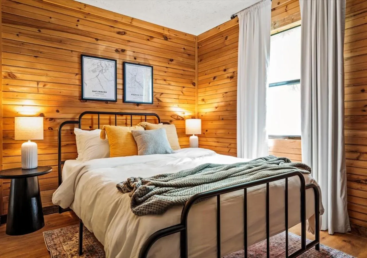 Holiday home King Bed-hot Tub-sauna-dollywood Pigeon Forge