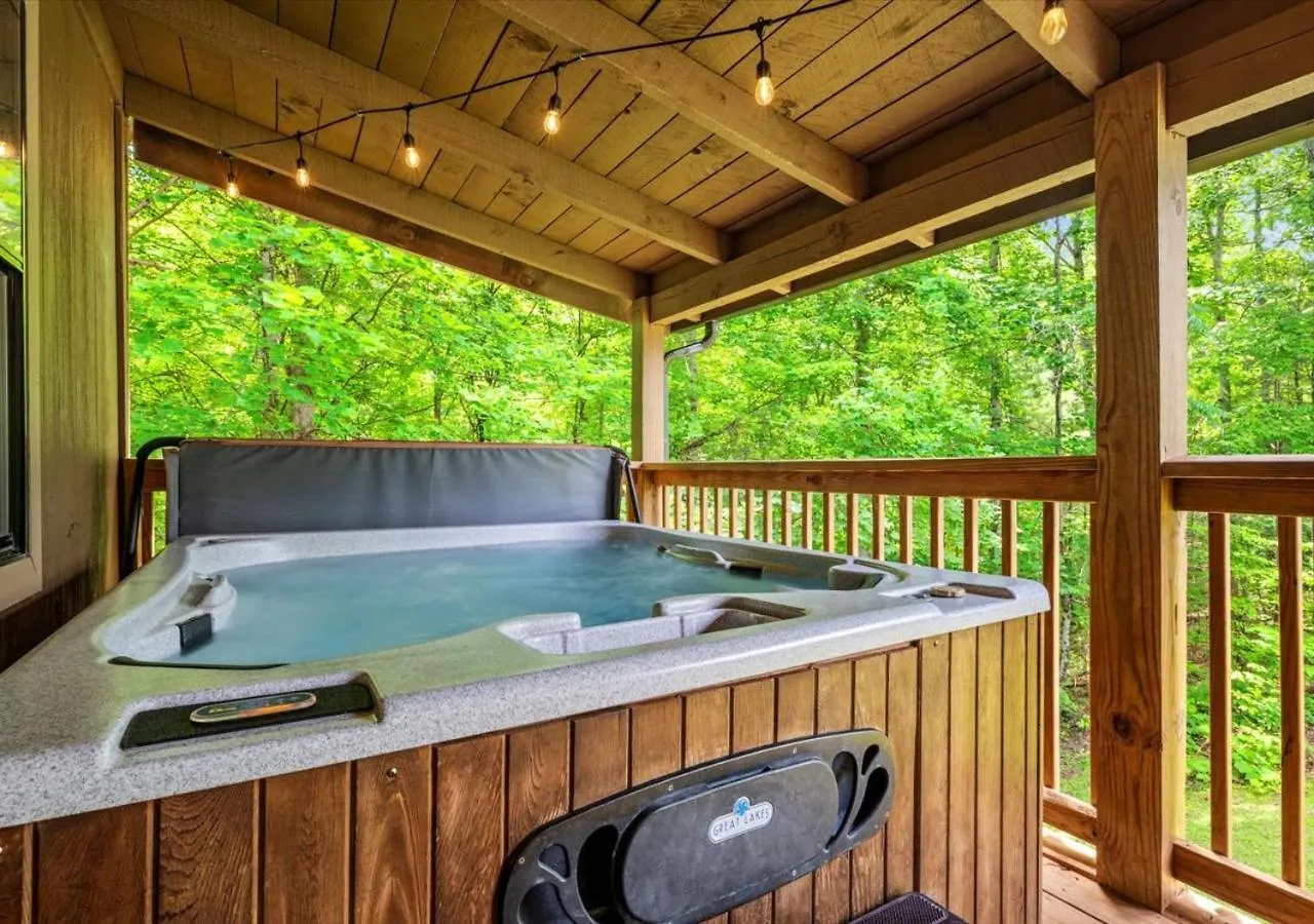 King Bed-hot Tub-sauna-dollywood Holiday home