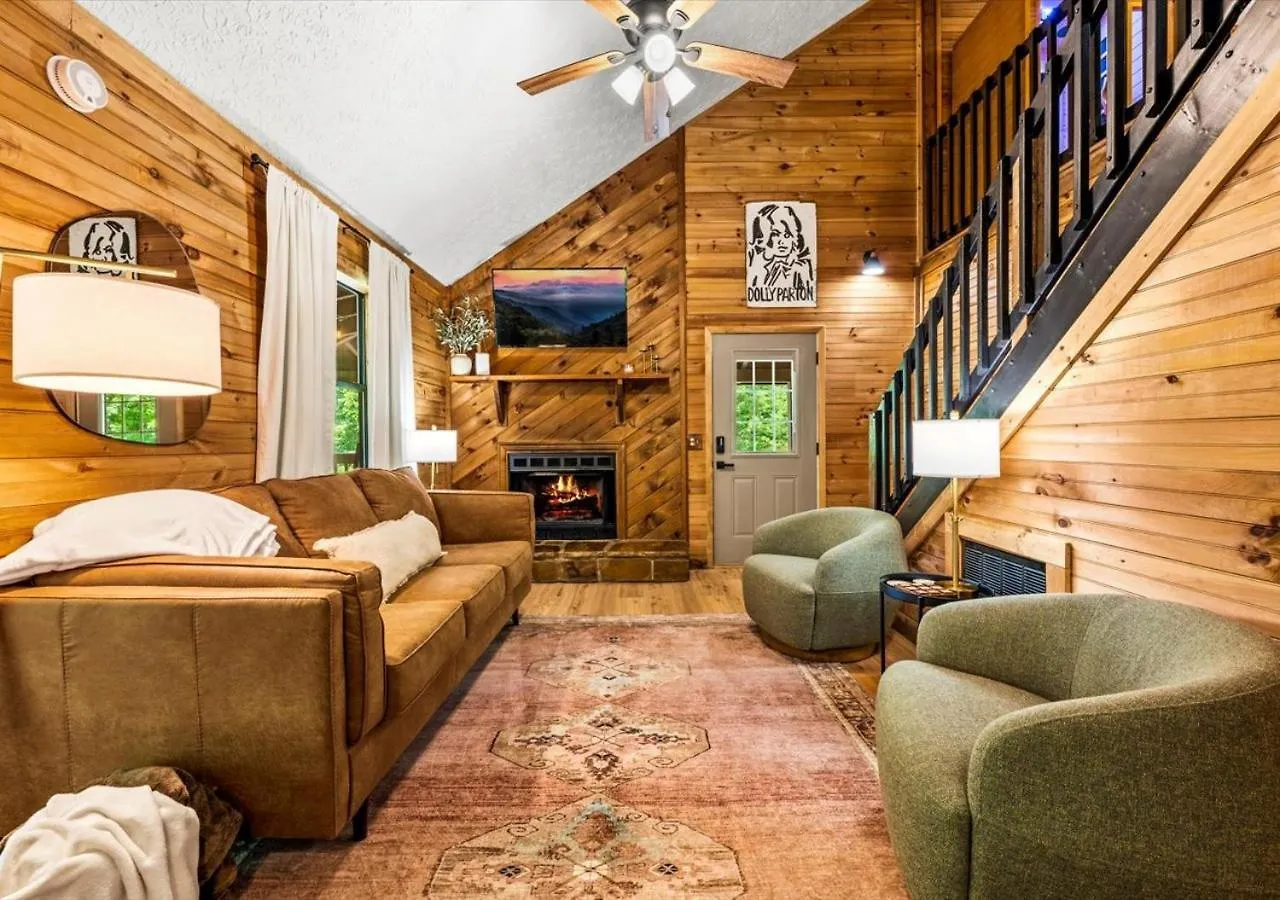 Holiday home King Bed-hot Tub-sauna-dollywood *